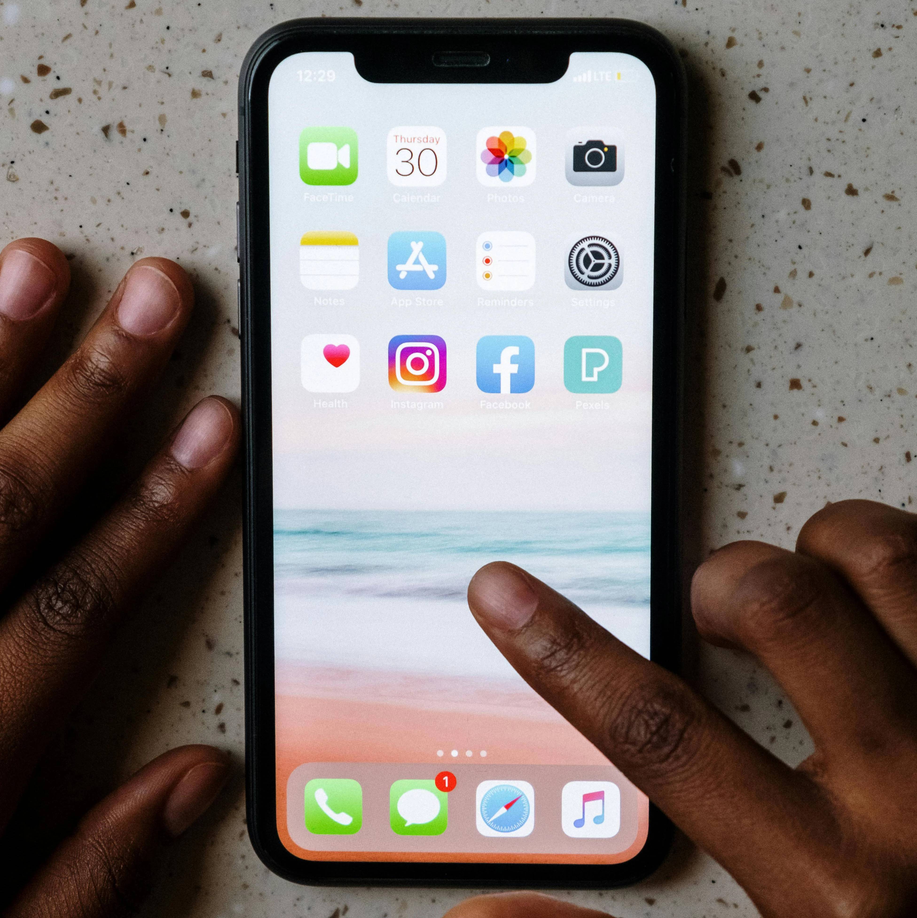 iphone operating system with apps