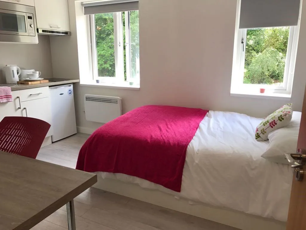 Fully Furnished Student Ensuite on Tiverton Road