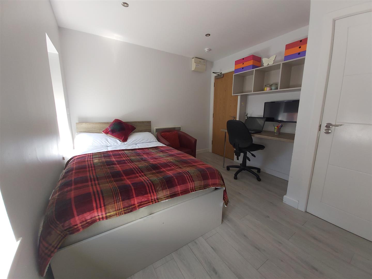Unihouse Close
