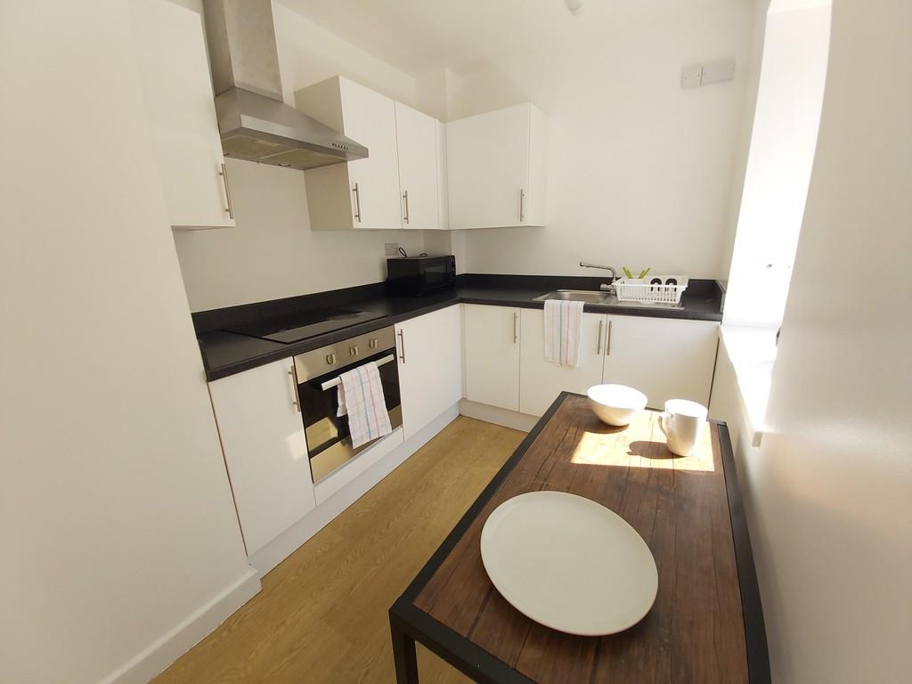 Unihouse Close